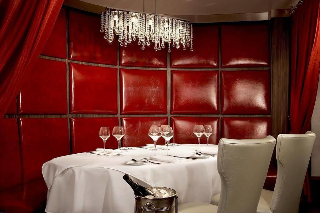 Hotel Sterling & 4*